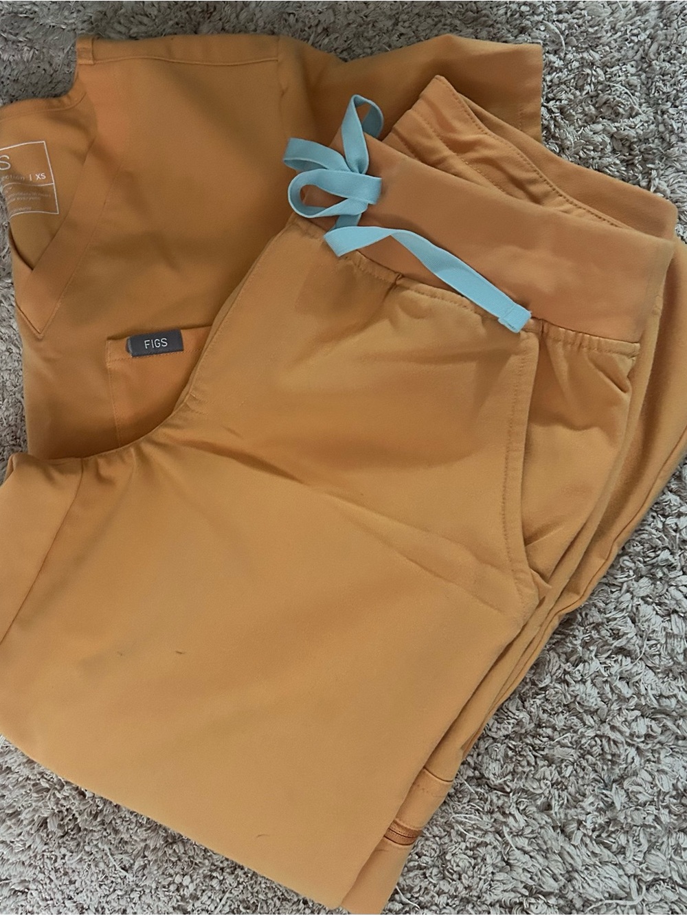 🧡💛GORGEOUS creamsicle color FIGS jogger scrub set💛🧡